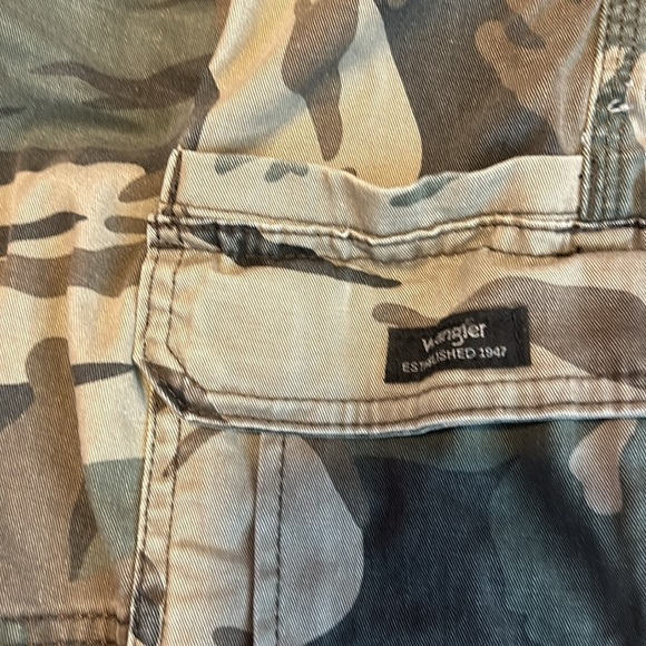 Vintage Wrangler camo pants - Picture 4 of 6
